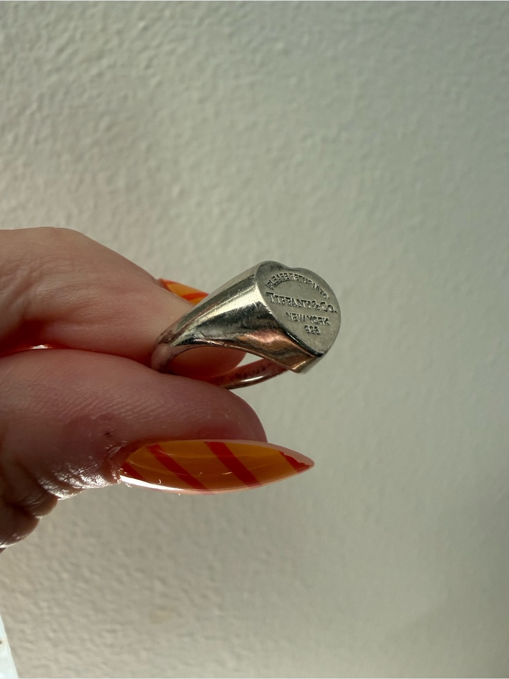 Tiffany & Co. Heart Tag Signet Ring - Silver
SIZE 5 - Picture 7 of 8